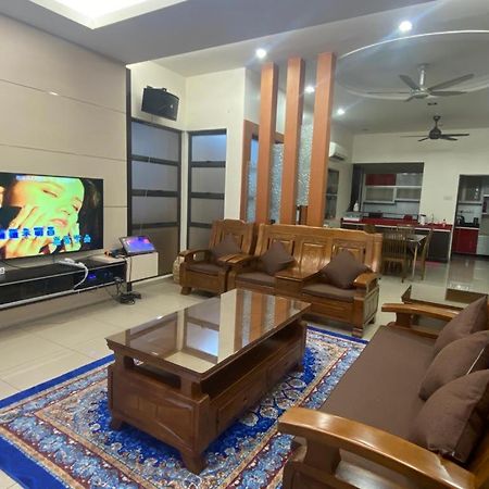 Villa Near Spice Arena 4Br 24Pax With Ktv Pool Table And Kids Swimming Pool Bayan Lepas Bagian luar foto